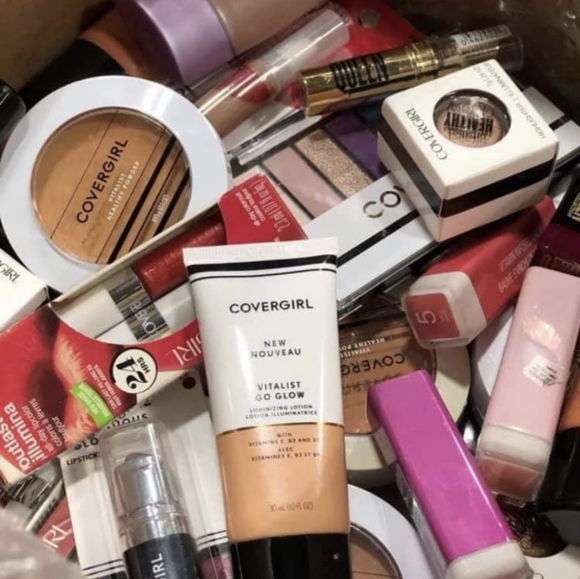 Assorted Cosmetic Wholesale Boxes - Picture 4 of 4